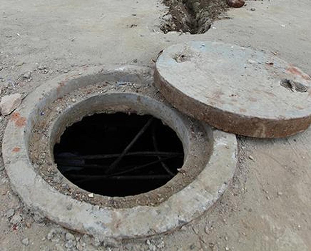 thehindu.com - Pti - Workers die of suspected asphyxiation inside under-construction septic tank in Odisha's Kalahandi