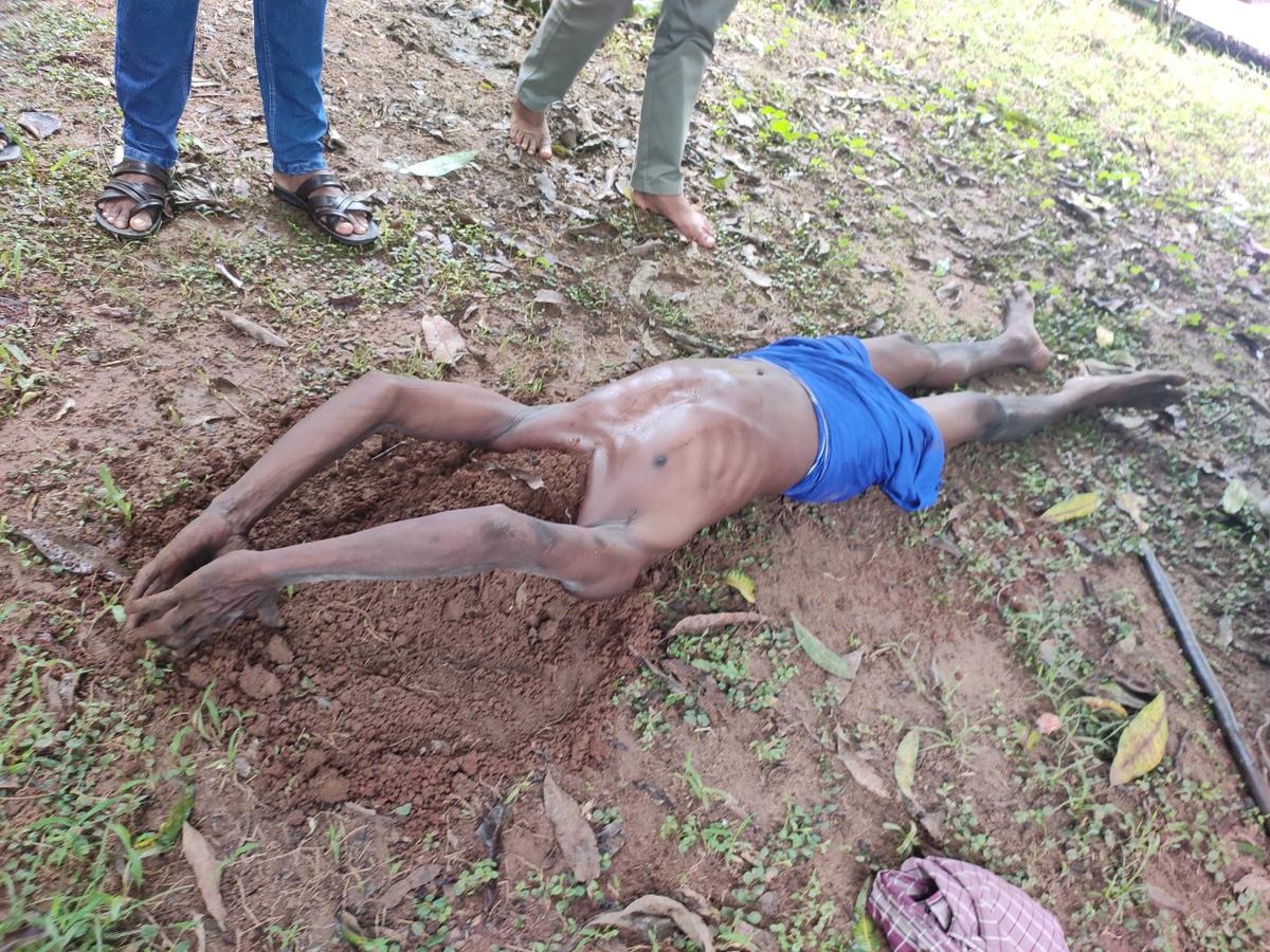  documentingreality.com An Odisha tribe bury their heads in ground for a living - The Hindu