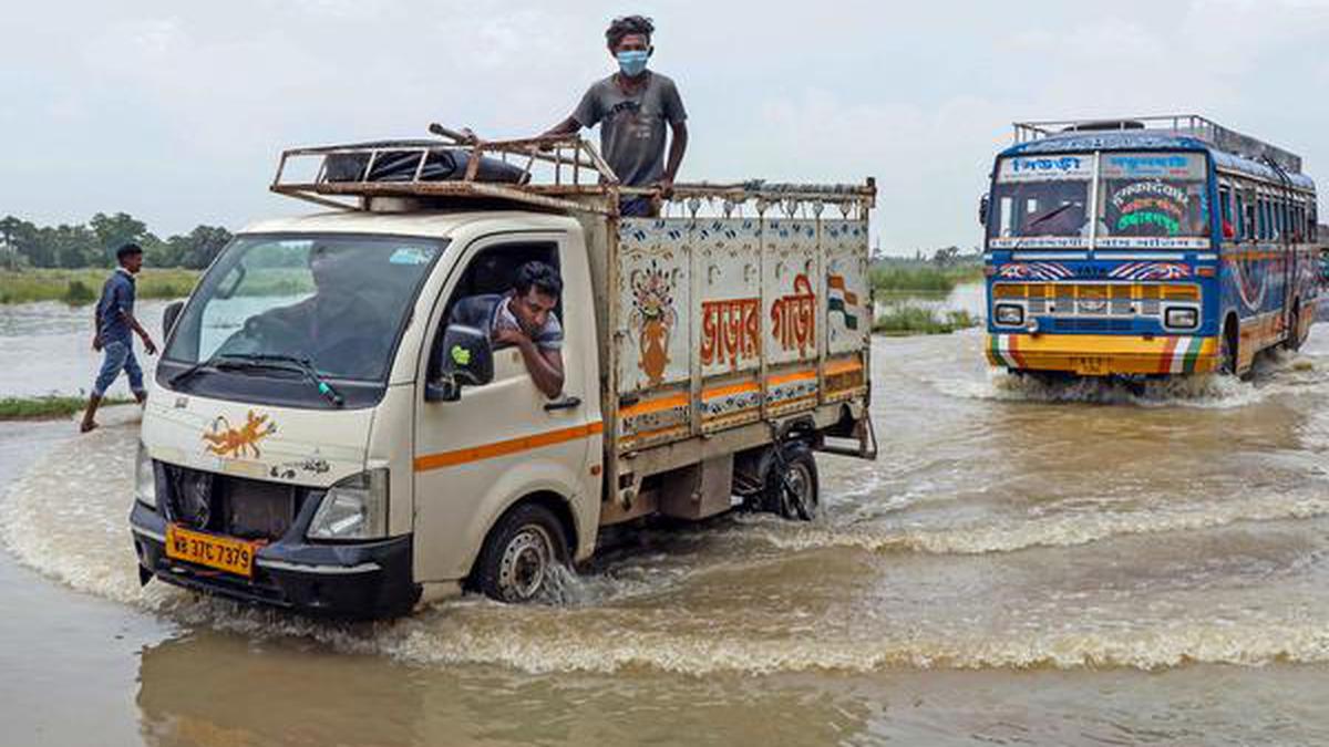 Heavy rainfall, landslides, cuts off highway linking Gangtok, flooding in low lying North Bengal areas