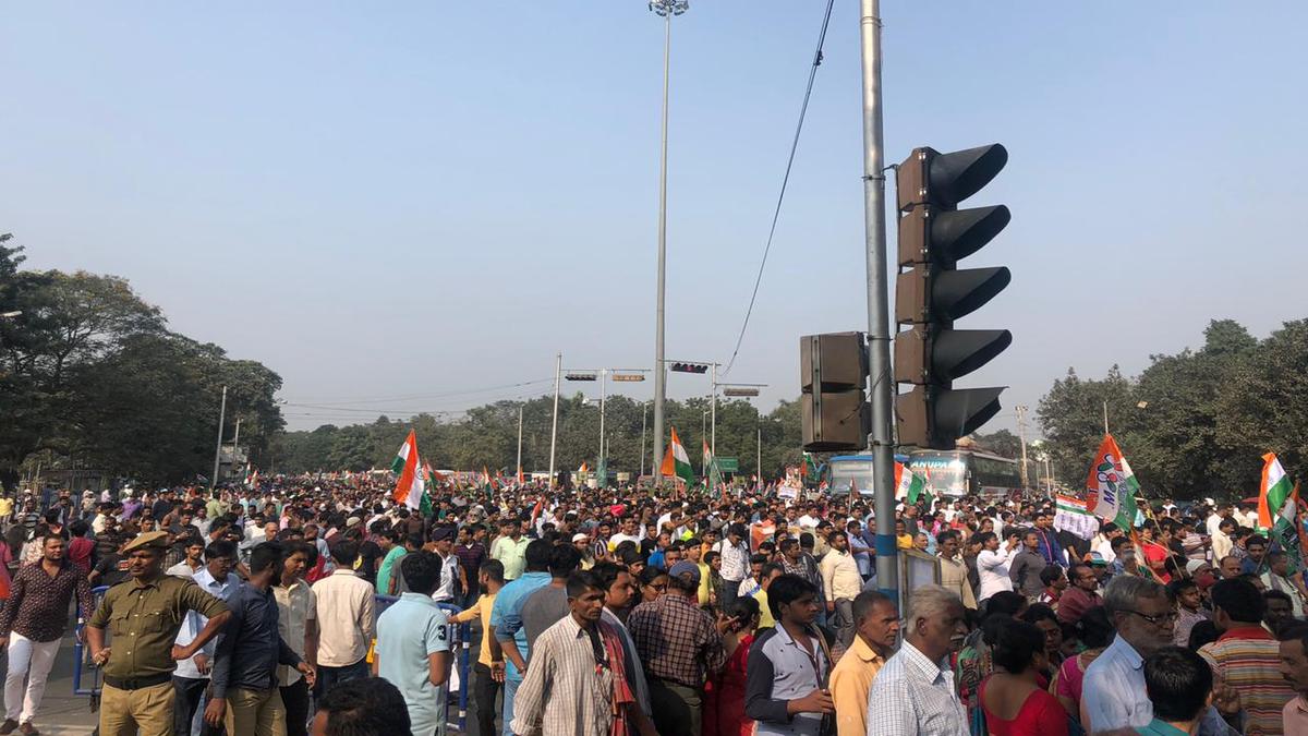 Mamata Banerjee hits Kolkata streets against CAA, administers pledge to shun violence