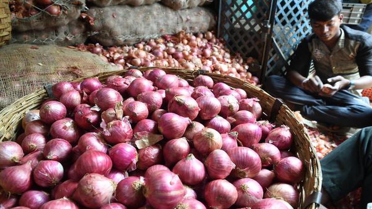 Subsidised onions: Long queues no deterrent