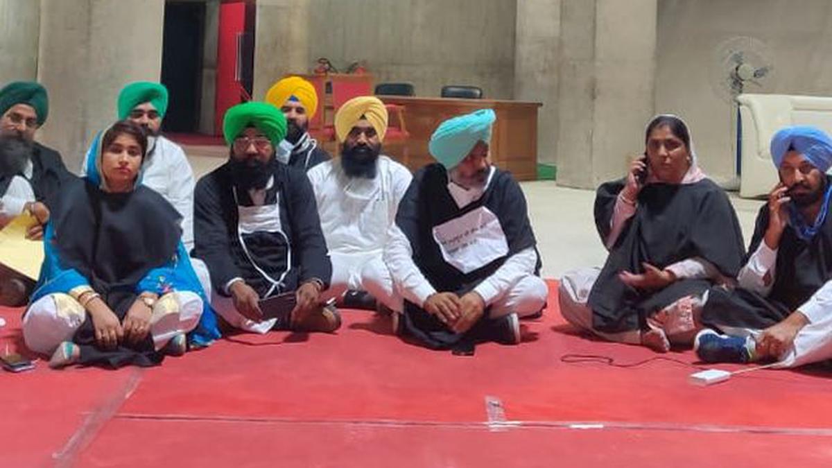 AAP MLAs stage overnight sit-in against Cong. govt. inside Punjab Assembly complex