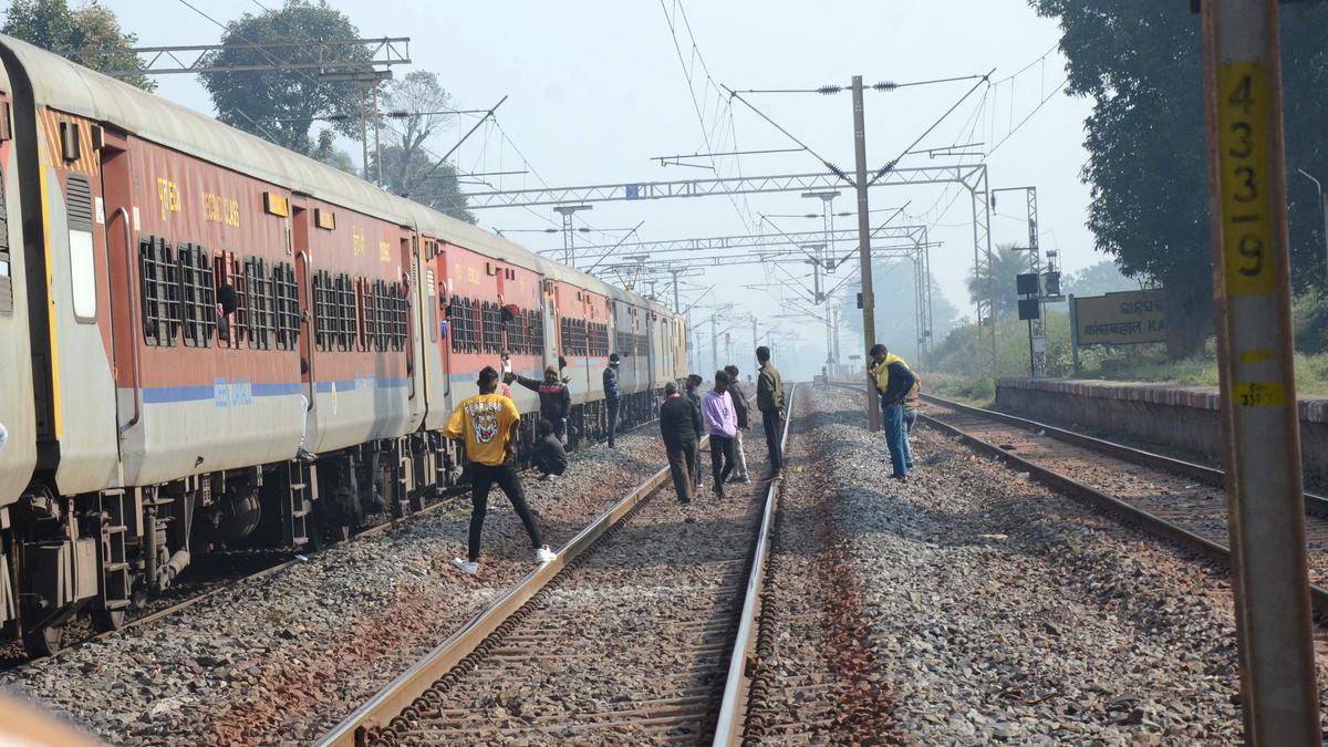 Maoist blow up railway tracks in Jharkhand’s Chaibasa