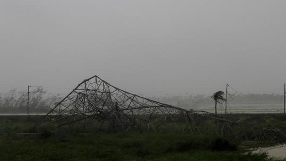 Life In Odisha Remains Paralysed A Day After Cyclone Fani - The Hindu