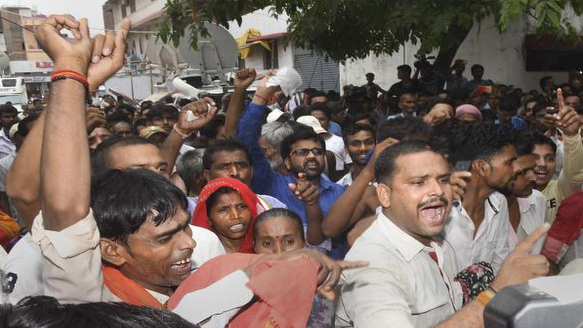 Encephalitis deaths: Nitish Kumar faces protest outside hospital in Muzaffarpur