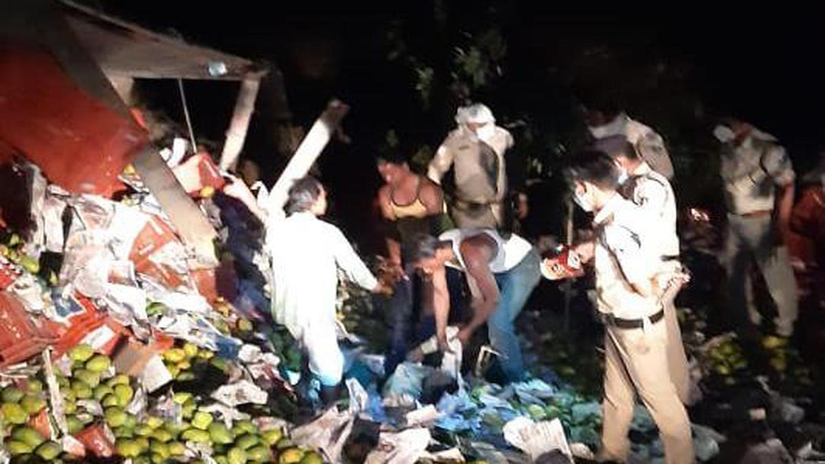 Truck carrying migrant workers overturns in Madhya Pradesh; 5 killed