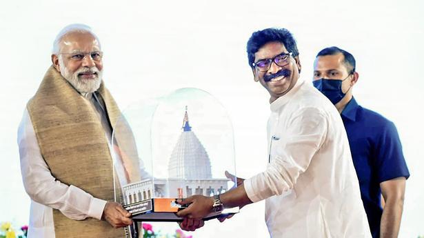 Poster war over welcoming the PM between BJP and JMM