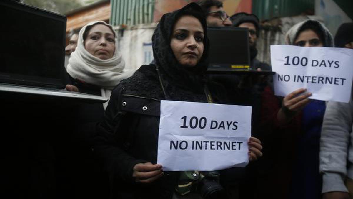 Journalists in Kashmir protest against continued suspension of internet services