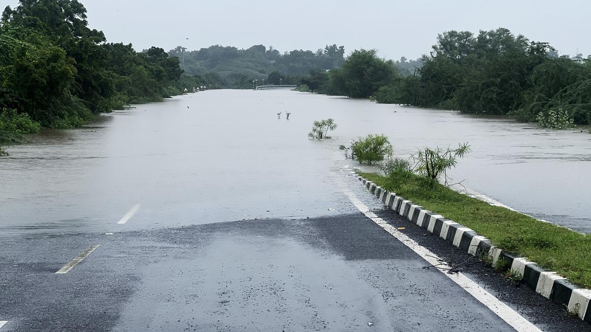 Floods in Gujarat; BJP and Opposition play blame game over Narmada water