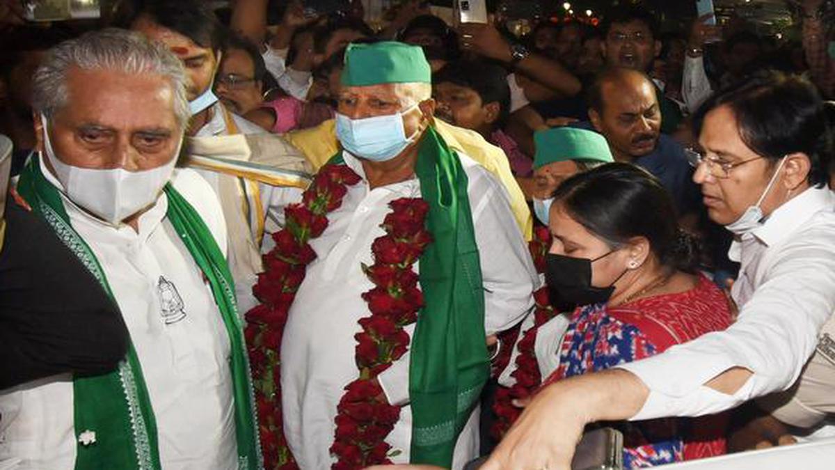 Lalu Prasad arrives in Patna, may campaign for RJD in bypolls