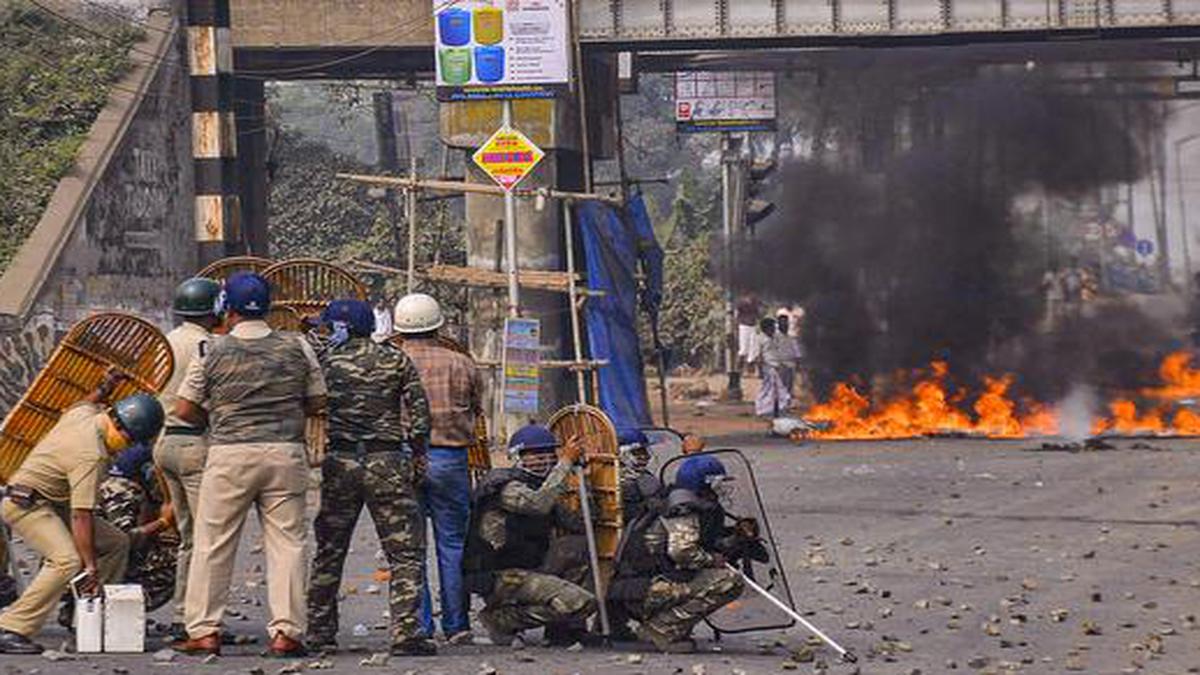 Anti-Citizenship Act protests: Violence spreads in Bengal, Internet off in six districts