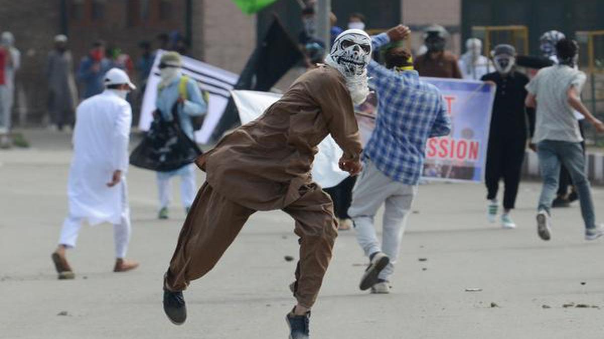 Clashes mar Eid celebrations in Kashmir; one civilian killed in grenade blast