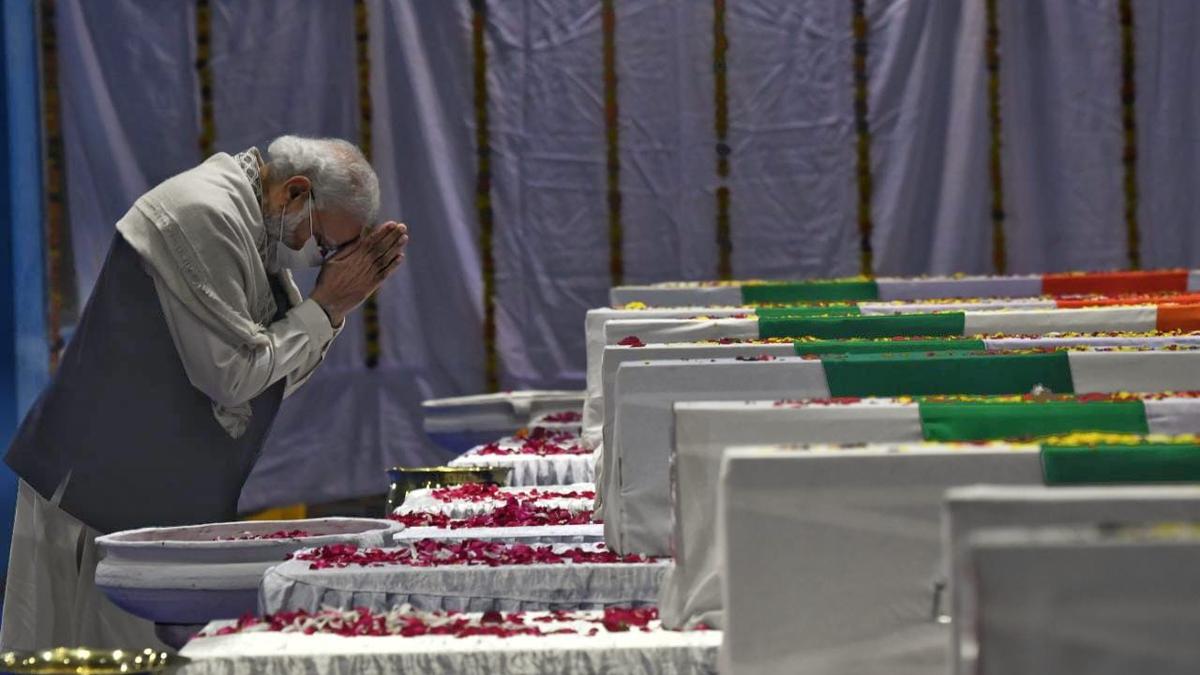 Gen. Bipin Rawat helicopter crash updates | PM pays homage to victims in Delhi