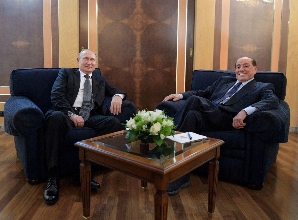 Putin's vodka gift to Berlusconi flouts Russia sanctions, says E.U. Commission
