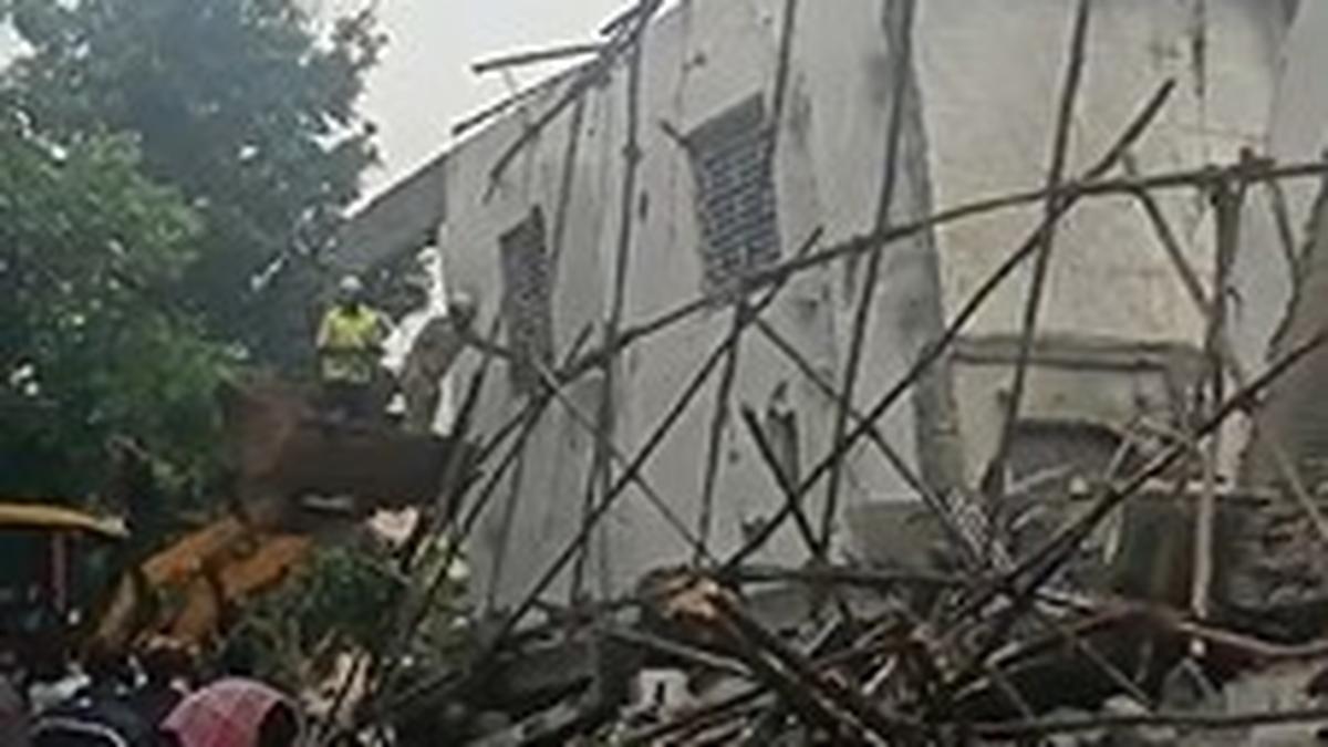 https://th-i.thgim.com/public/news/national/pi6v7p/article68783325.ece/alternates/LANDSCAPE_1200/Bengaluru%20Building%20Collapse.jpg