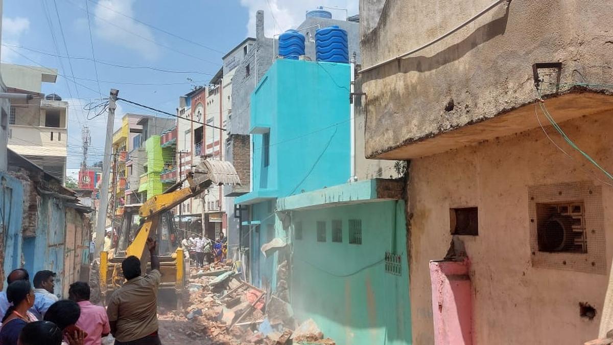 Ahead of northeast monsoon, encroachments along water channel in Old Town Vellore razed