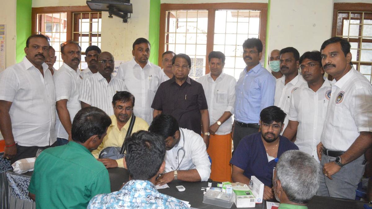 Free medical camp for Netaji Market workers conducted