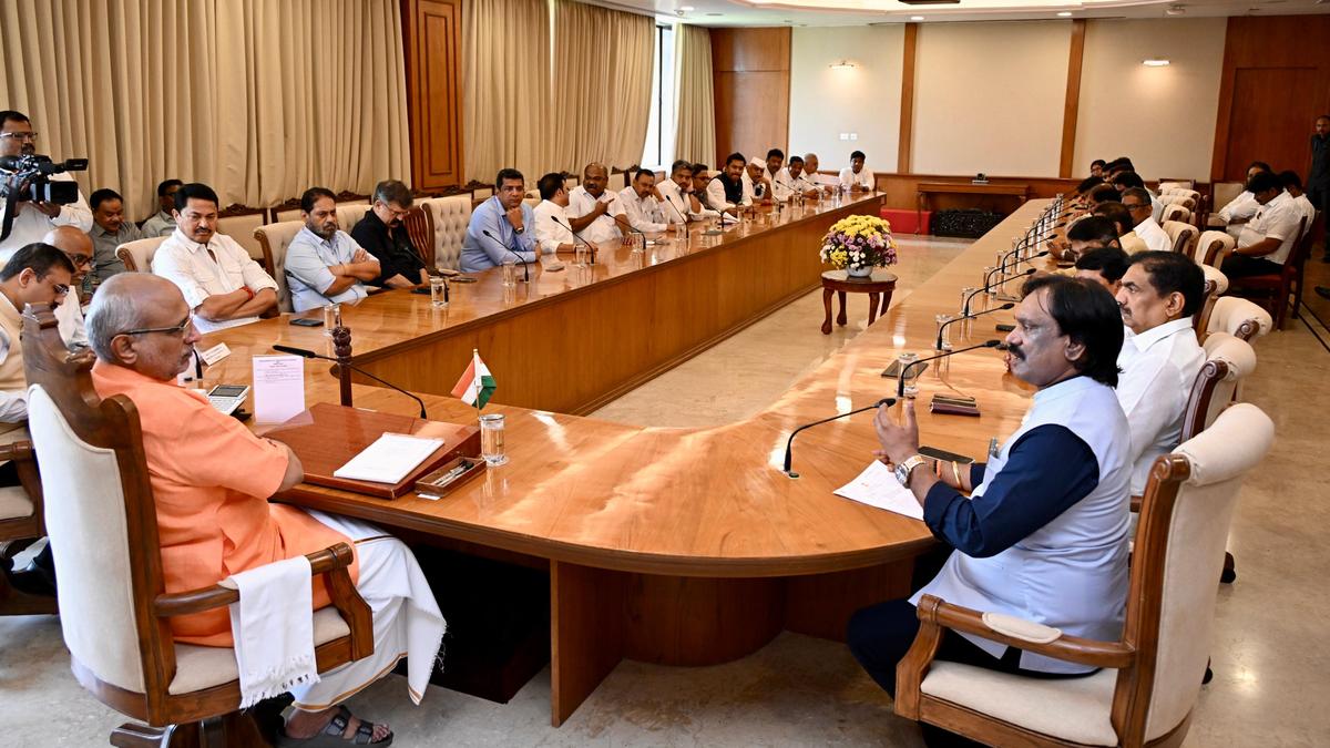 MVA delegation meets Maharashtra Governor, urges him not to sign Special Public Security Bill
