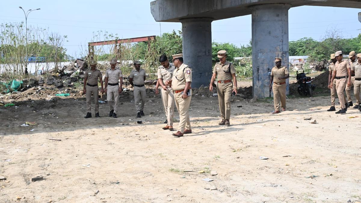 Chain snatching suspect gunned down during recovery of weapons