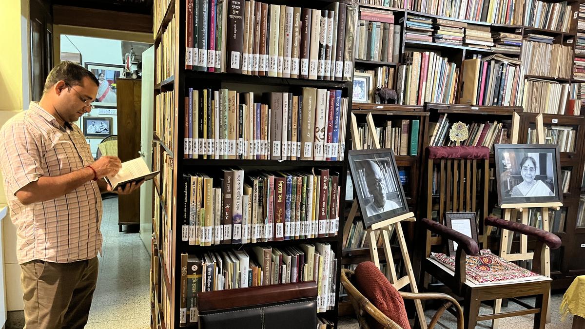 House of poet Sankha Ghosh, who once rented a flat for his book collection, now a library