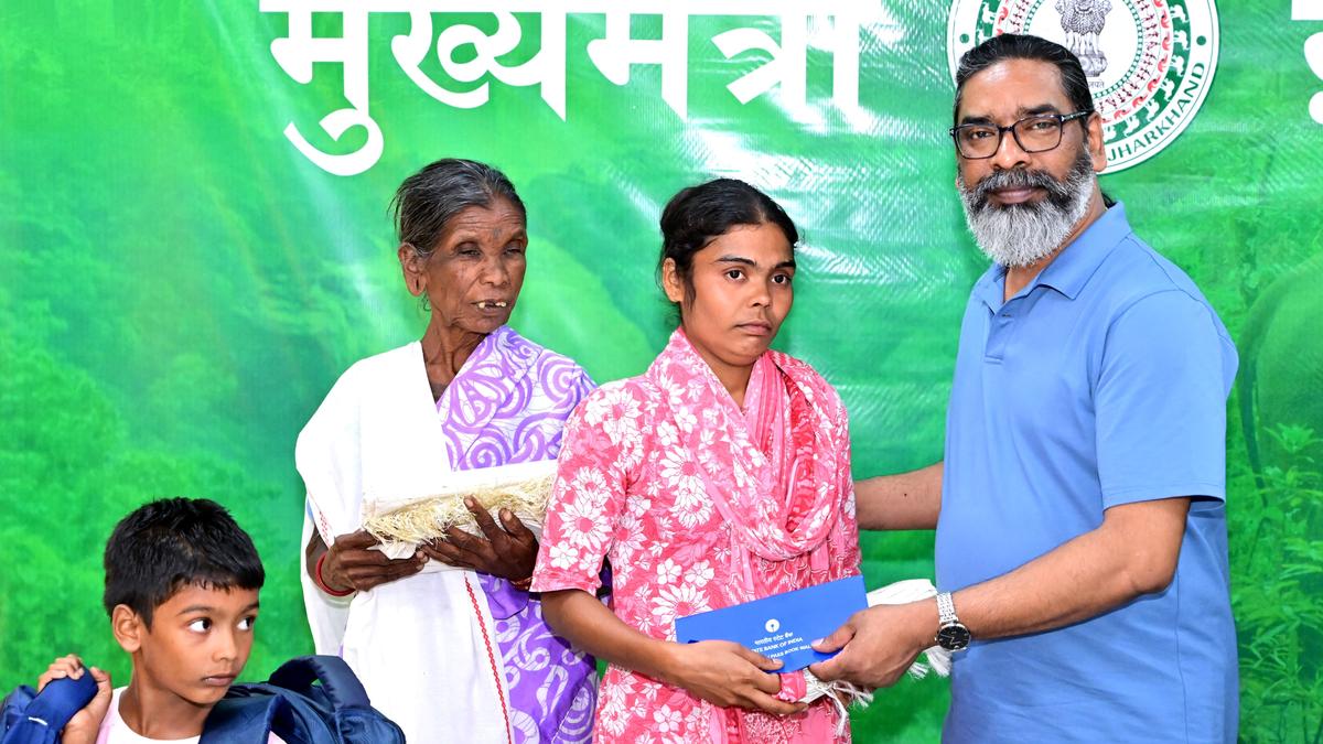 Hemant Soren provides honorarium of ₹2.66 crore to martyred Constable Sunil Dhan’s family