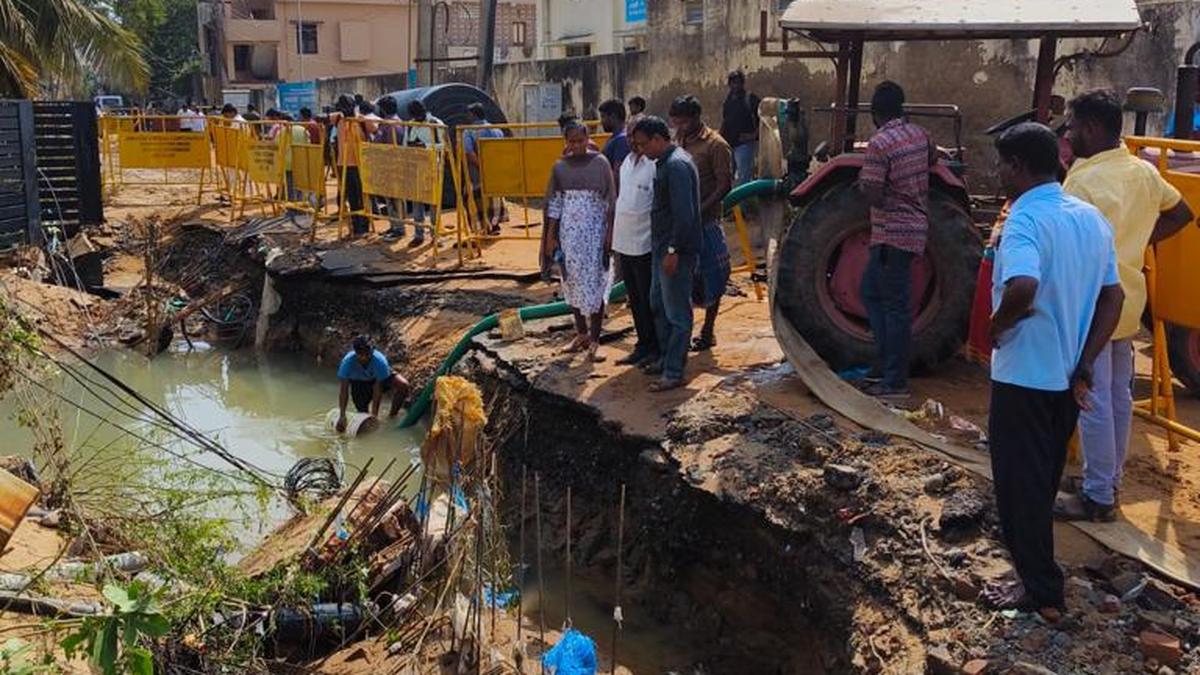 Water pipeline burst floods road in Perungudi, leads to power outage