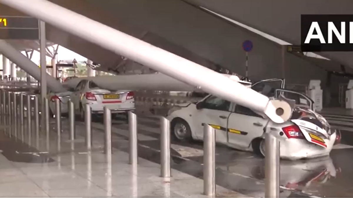 delhi%20airport%20roof%20ani.png