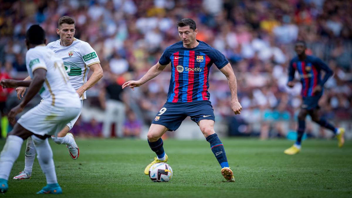 La Liga 2022/23 | Lewandowski scores twice as Barcelona beats Elche 3-0