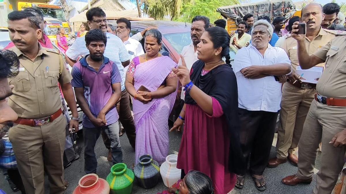 Residents of village near Natrampalli demand resumption of water supply