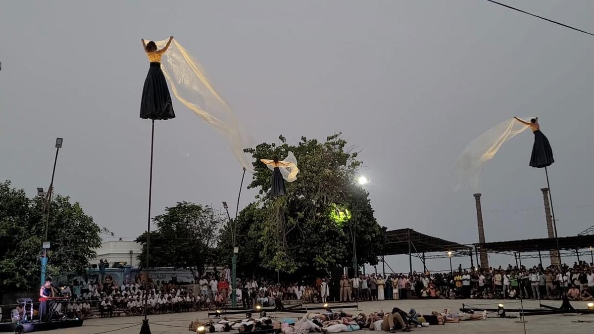 French Aerialists Captivate with Gravity-Defying Performance in India