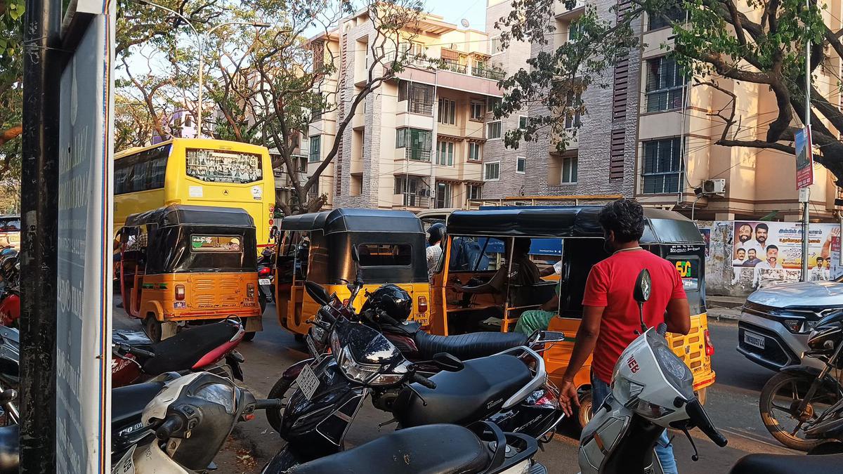 Encroachments on Rajamannar Salai cause severe hardship to motorists
