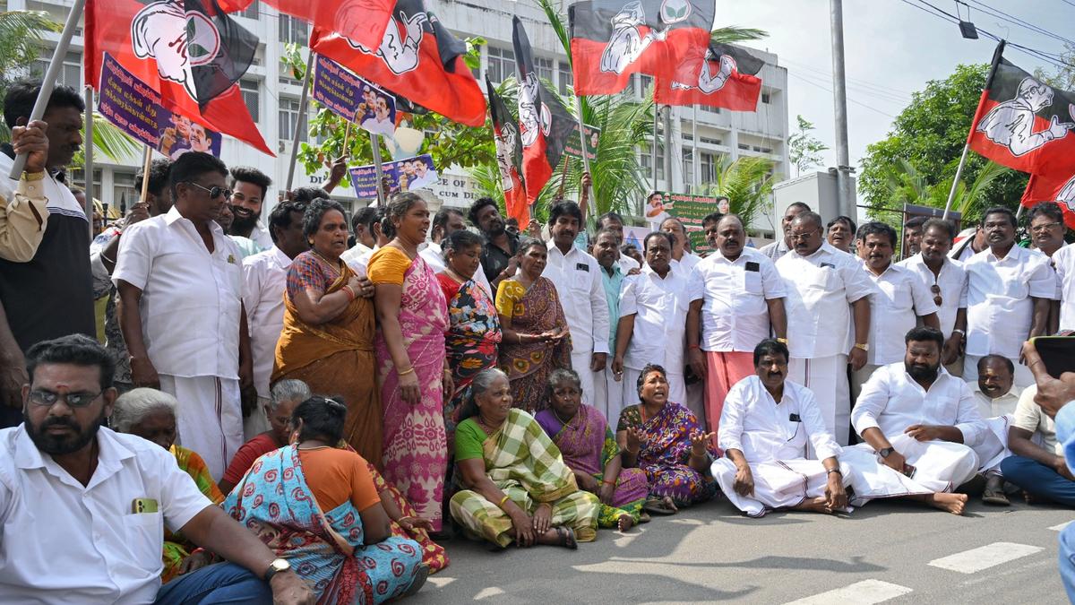 Puducherry AIADMK stages protest seeking release of Tamil fishermen from Sri Lankan custody