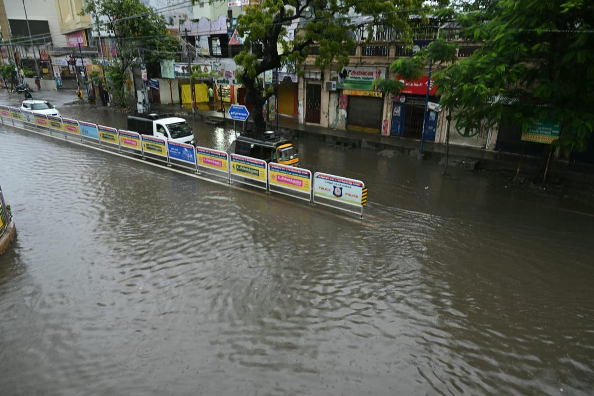 Heavy rain lashed Thoothukudi on Thursday morning, as a result of which various roads were inundated