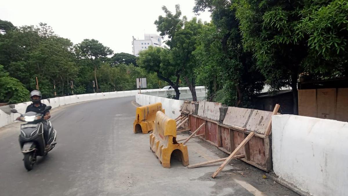 Anna Flyover to get crash barrier-type parapet, says Minister