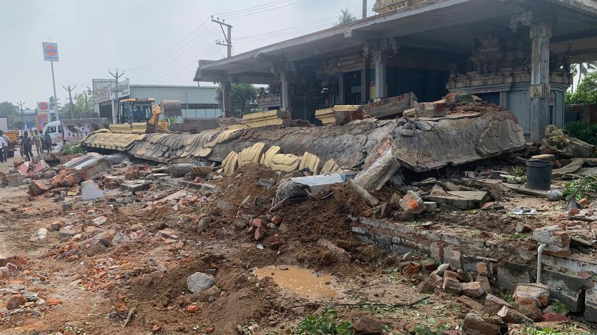 Temple mandapam demolished to make way for NH service lane