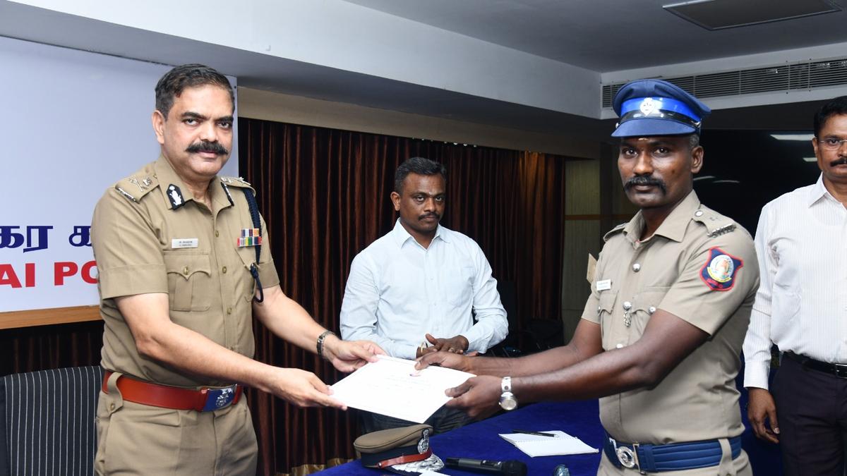 Commissioner rewards special team for quickly rescuing abducted girl baby