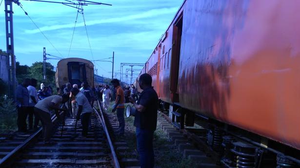 Tirunelveli-Palakkad Express derails at Tirunelveli junction yard