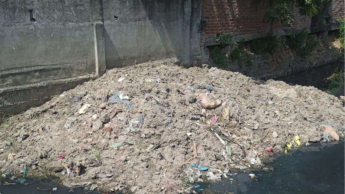 Debris piles found in Virugambakkam canal days after Chennai Corporation Mayor’s inspection