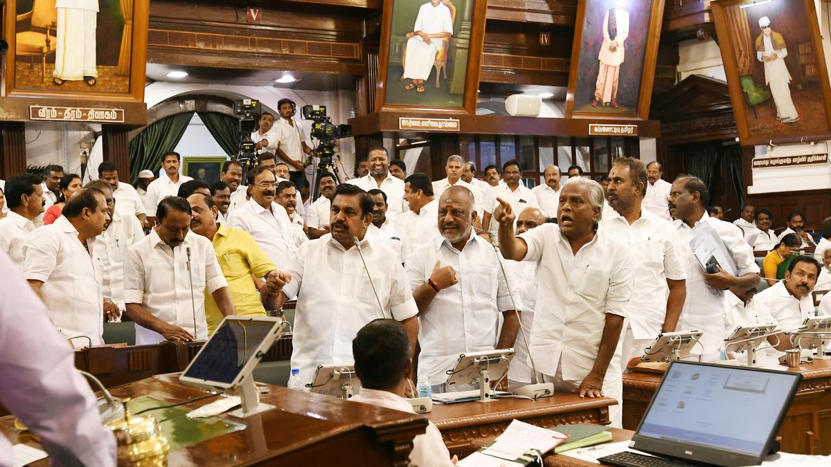 Feud between Palaniswami and Panneerselvam in display in Tamil Nadu Assembly
