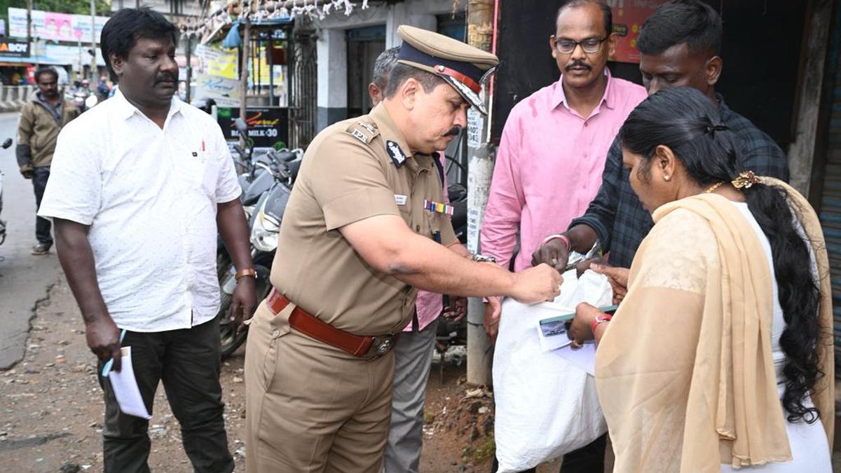 Avadi City Police conducts massive raid on shops selling banned tobacco products 