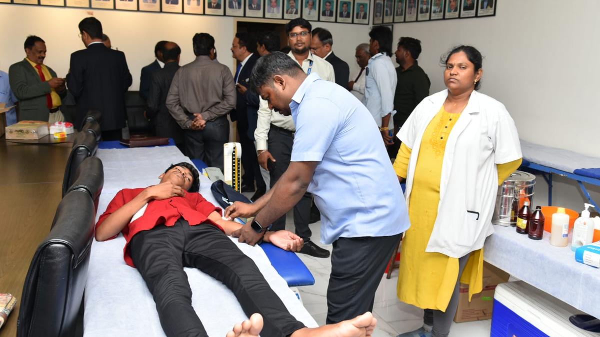 Over 100 doctors, volunteers donate blood in Chennai