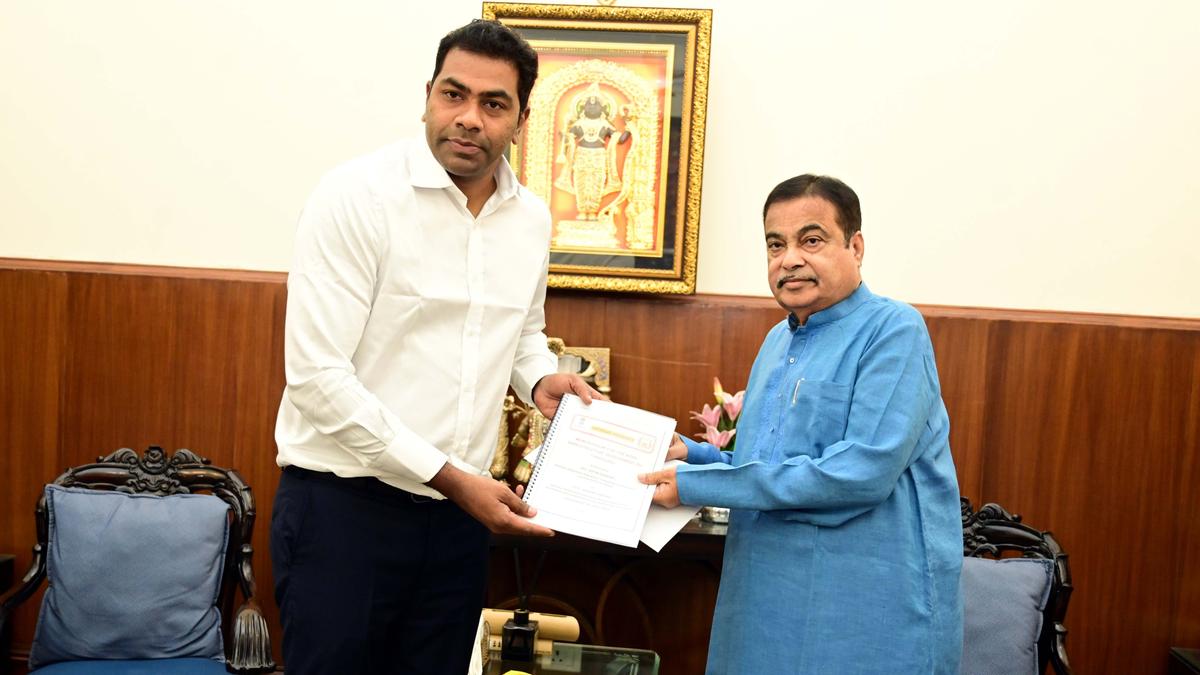 T.N. Minister Aadhav Arjuna meets Nitin Gadkari, submits road infrastructure demands