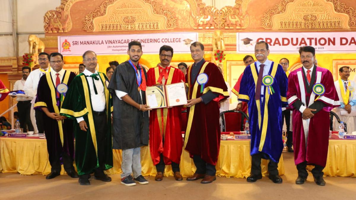 Over 1,200 students get degrees at Sri Manakula Vinayagar College of Engineering’s convocation