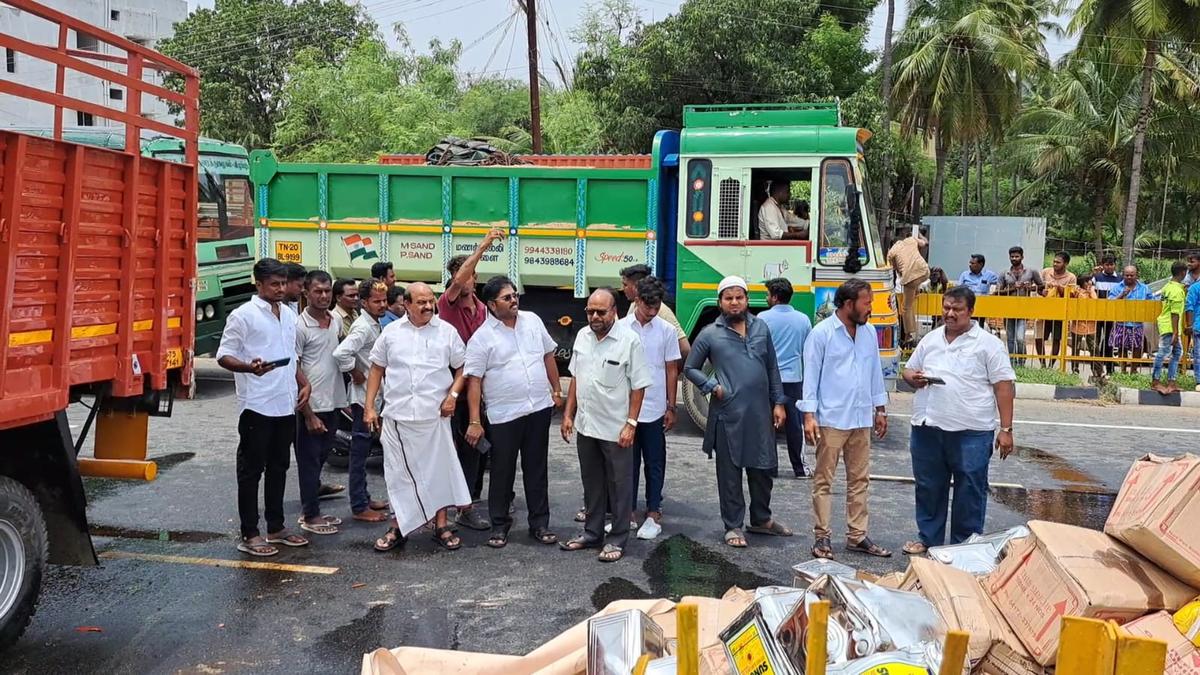 Lorry cleaner dies after tyre burst near Ambur; two drivers injured
