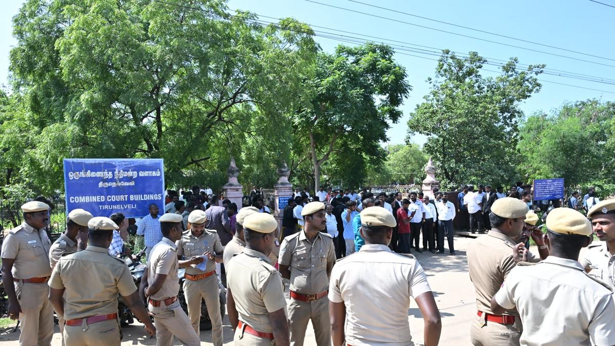 Man hacked to death near Tirunelveli court