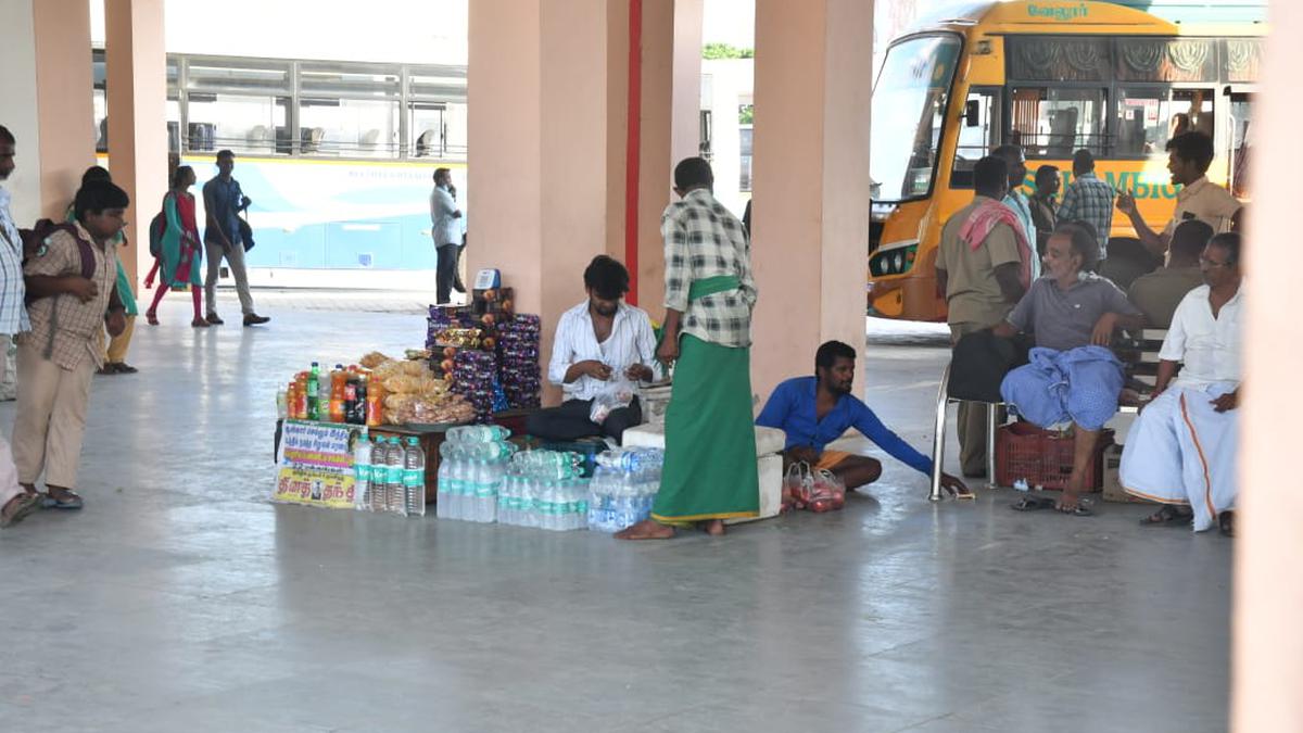 Shops at Vellore’s new bus terminus yet to open forcing commuters to depend on hawkers for essentials