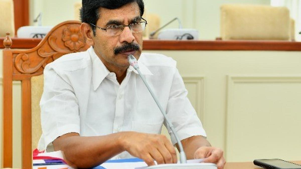 Identify weak banners in all districts and remove them, Chief Secretary ...