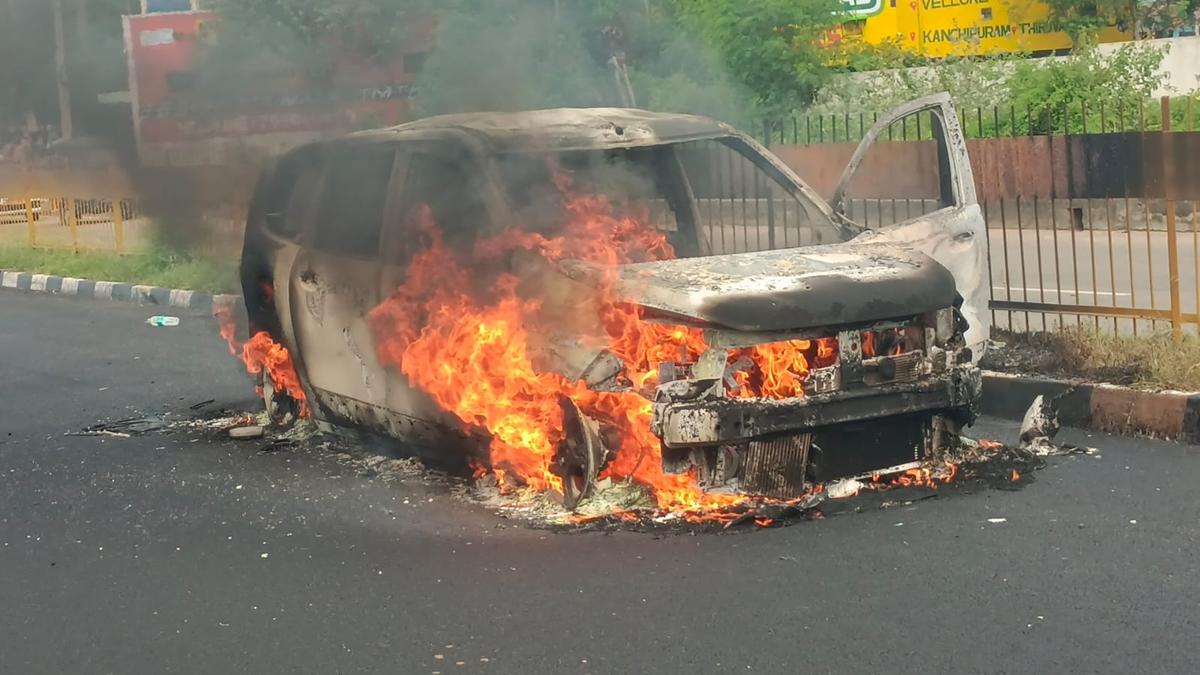 Car catches fire near Ambur town on Chennai - Bengaluru Highway