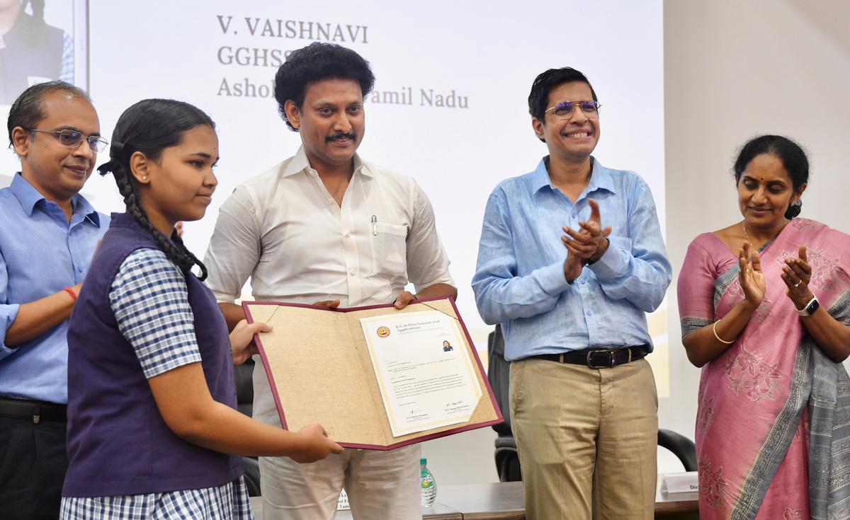IIT Madras hands over admission cards to students enrolled under ‘Anaivarukkum IITM’ programme