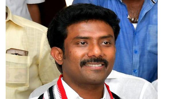 Palaniswami cracks whip, expels Panneerselvam's sons from AIADMK